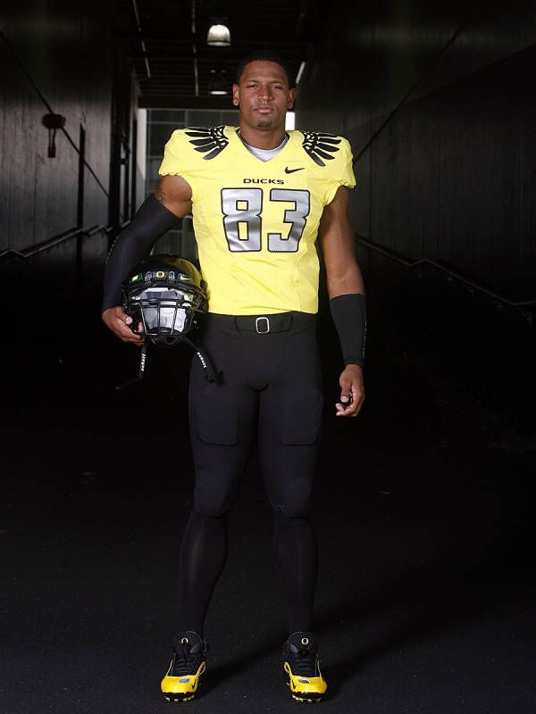 new-oregon-ducks-football-uniforms-01.jpg