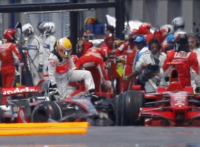 Raikkonen y Hamilton GP Canada 2008 Accidente - Formula 1 - Formula F1