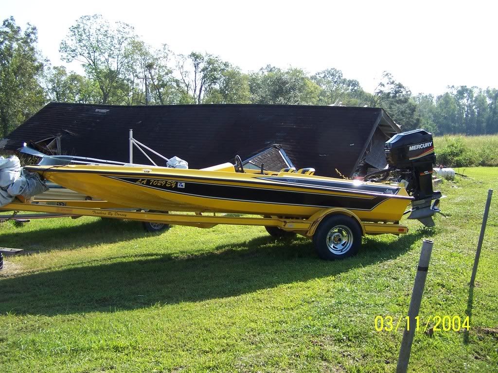 1999 Laser LTV bass boat for sale 2800 come ger her.