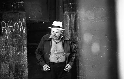 IMAGE: http://i243.photobucket.com/albums/ff44/genodm/Old%20Stuff/chief1208.jpg