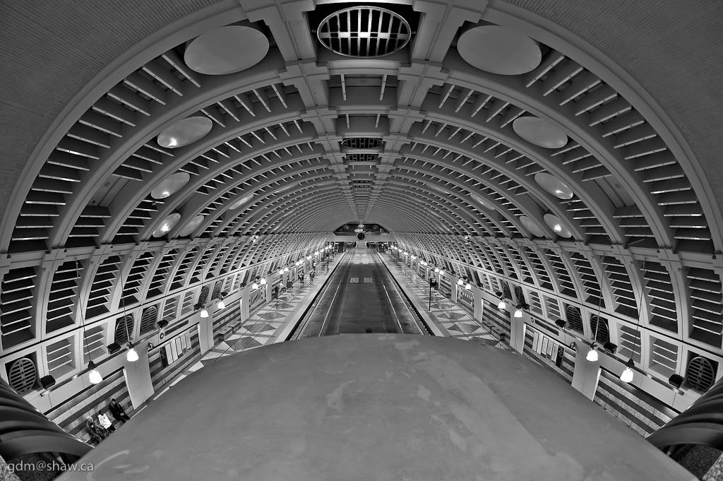 IMAGE: http://i243.photobucket.com/albums/ff44/genodm/Photowalks/Seattle/IMG_7520-EditBW.jpg