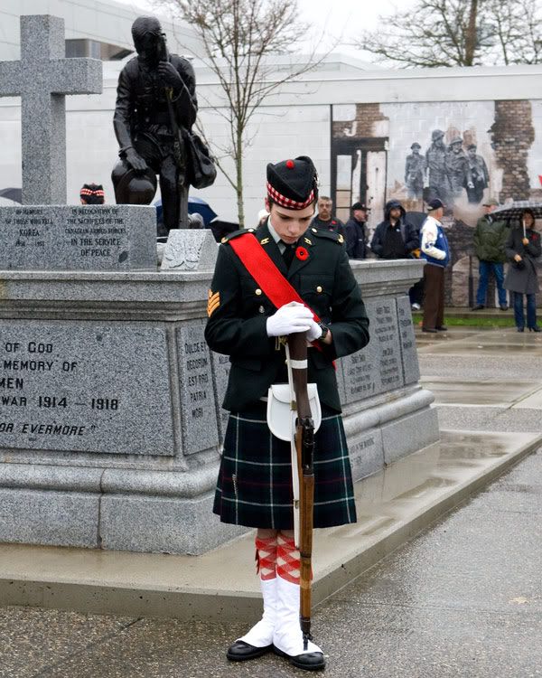 IMAGE: http://i243.photobucket.com/albums/ff44/genodm/Street/11-11-08/3D3X5438-Edit.jpg