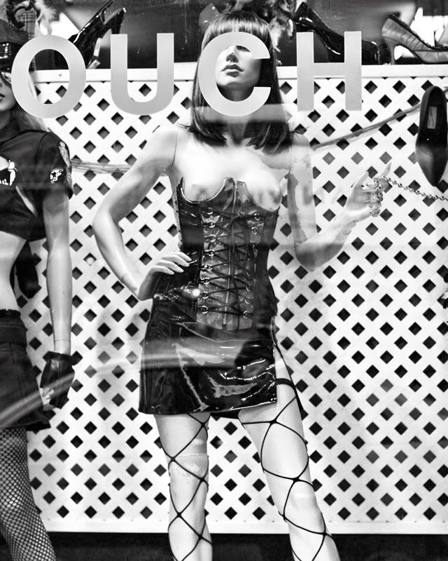 IMAGE: http://i243.photobucket.com/albums/ff44/genodm/Street/3D3X4637-Edit.jpg