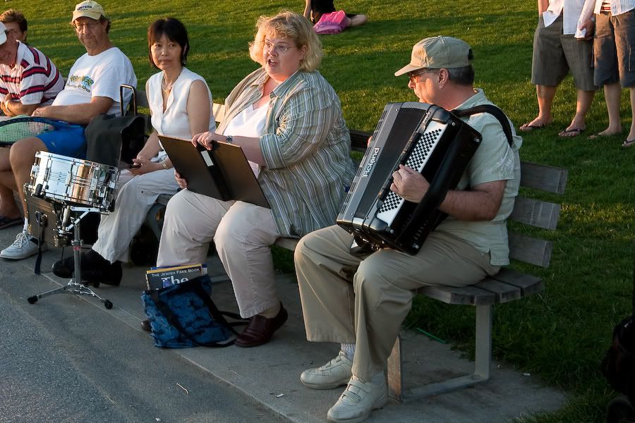 IMAGE: http://i243.photobucket.com/albums/ff44/genodm/Street/IMG_6949.jpg