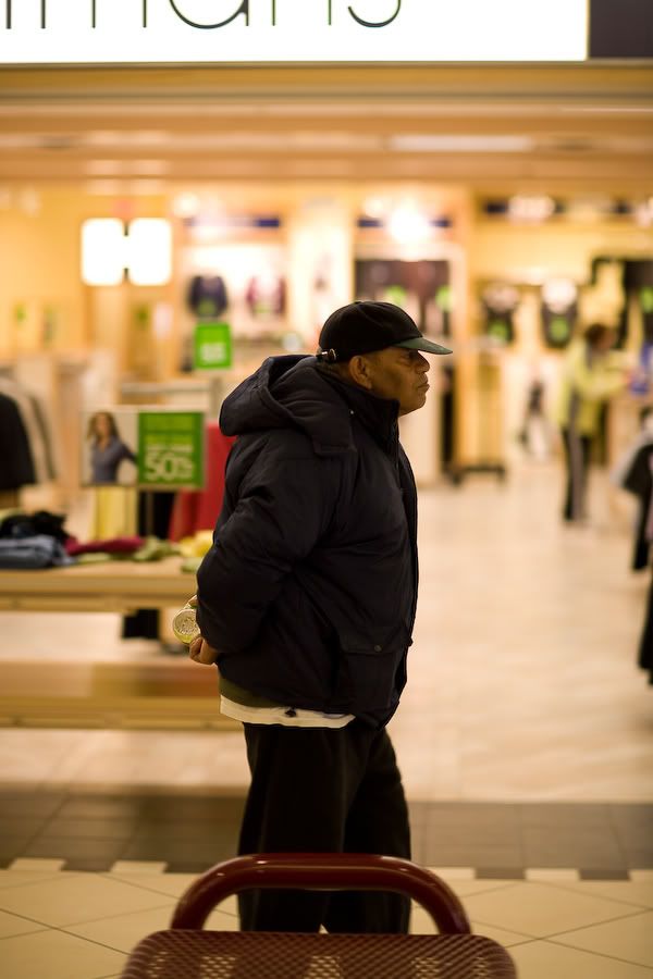 IMAGE: http://i243.photobucket.com/albums/ff44/genodm/Street/IMG_9961.jpg