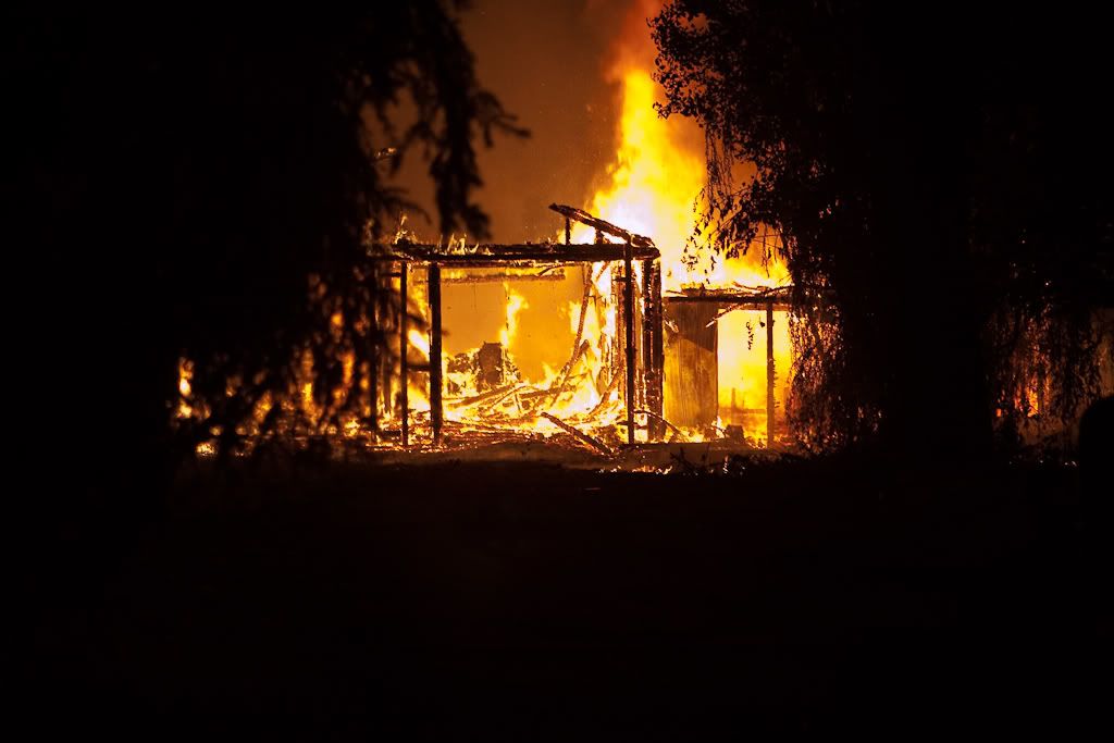 IMAGE: http://i243.photobucket.com/albums/ff44/genodm/Whalley%20Fire/IMG_0466.jpg