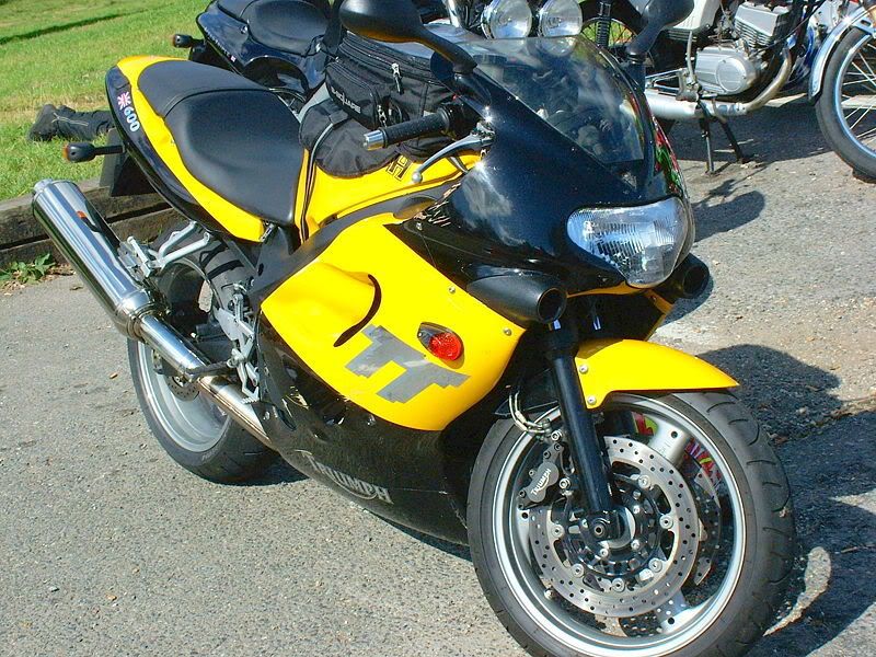 800px-Triumph_TT600.jpg